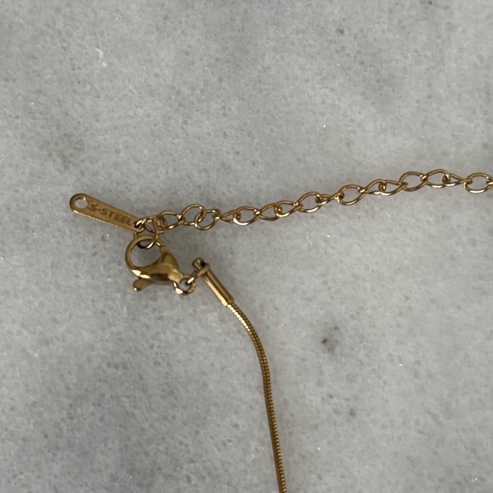 Gold Vintage Style Green Gem Necklace 

Brand New

Gold Plated Stainless Steel - Picture 5 of 6